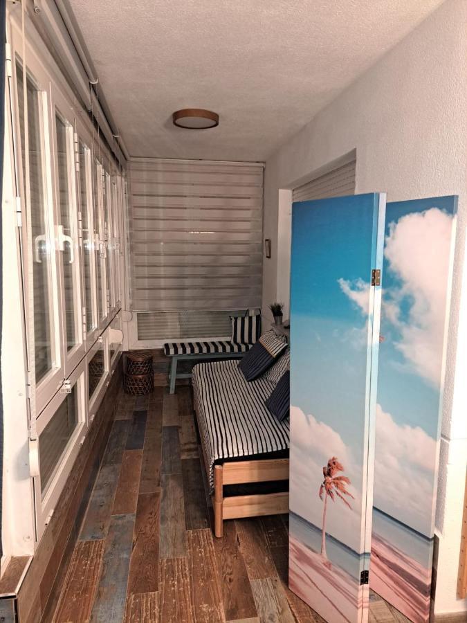 Con Jardin Y Piscina Pet Friendly Apartemen